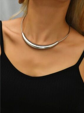 Sleek Silver Crescent Choker Necklace - Women Jewelry